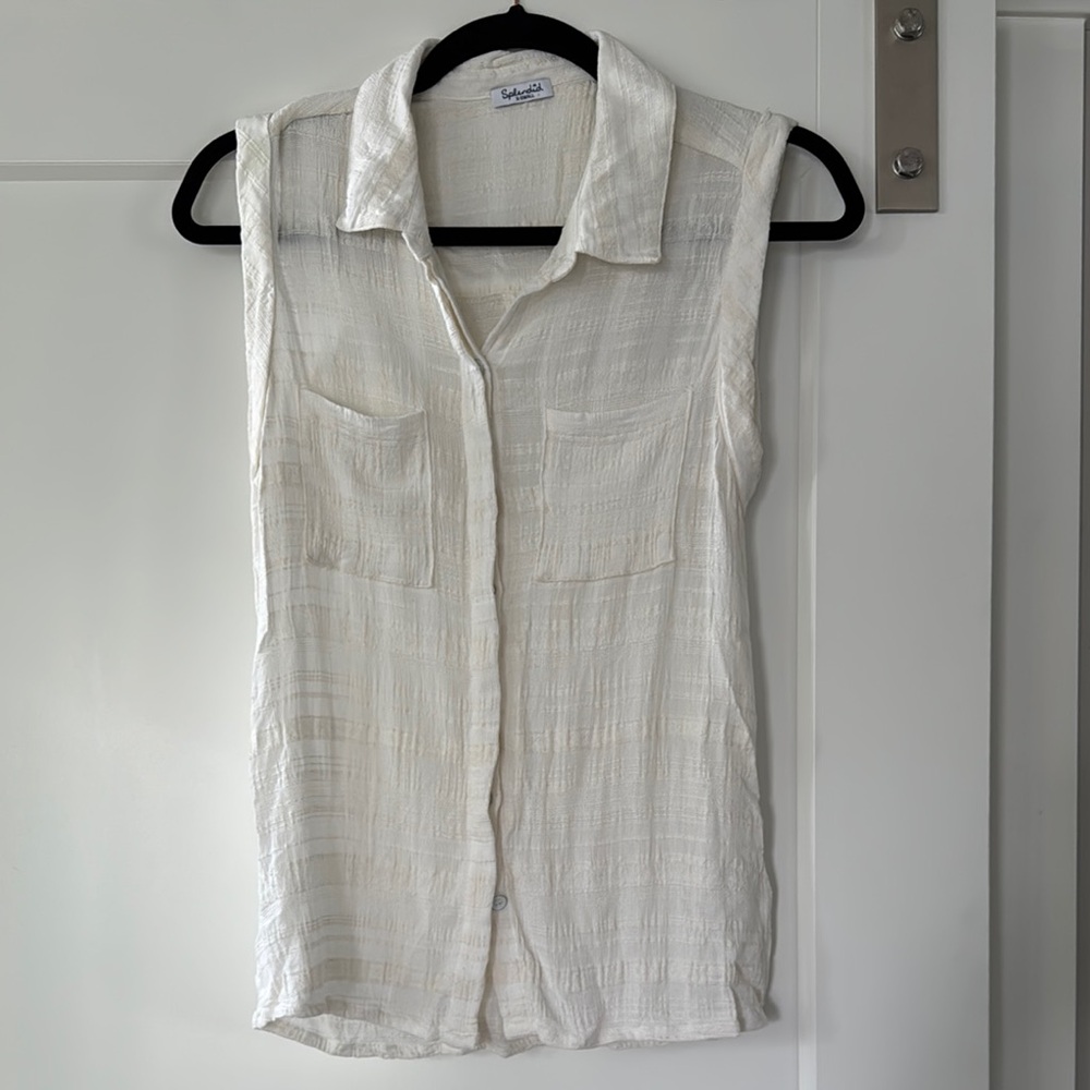 Splendid Cream Sleeveless Button Down Shirt with Notched Collar
